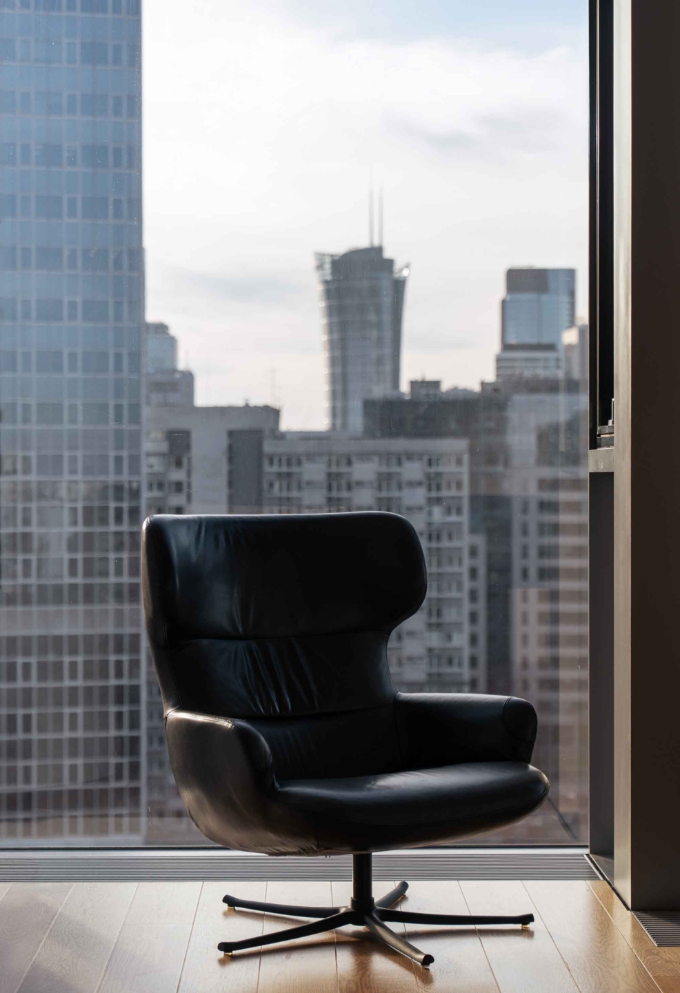 Cosmopolitan, Twarda 4