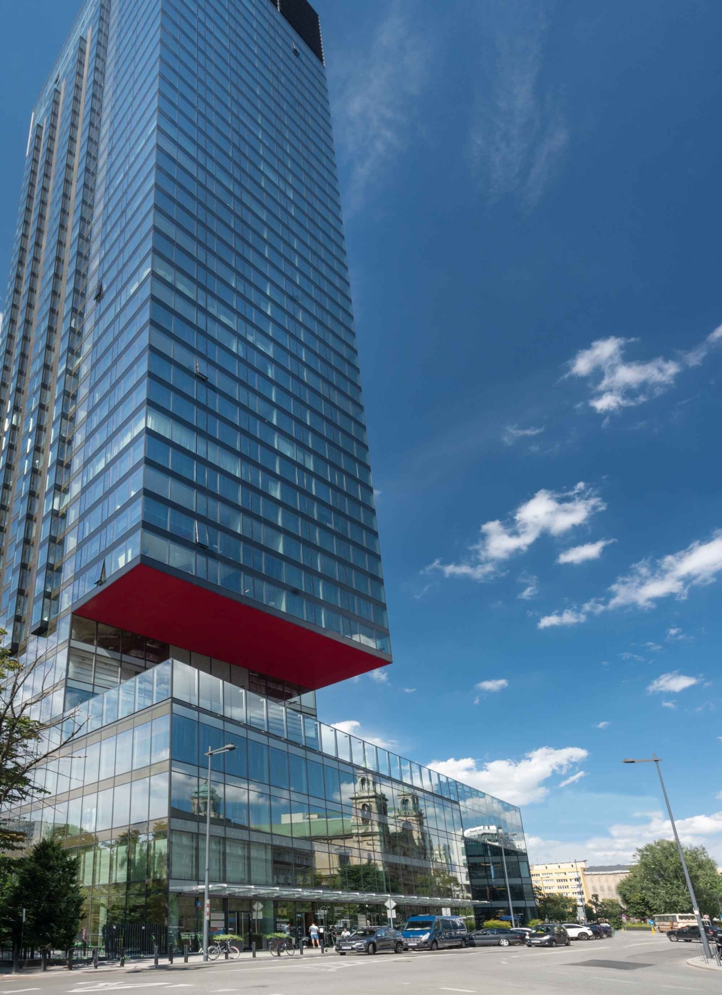 Cosmopolitan, Twarda 4