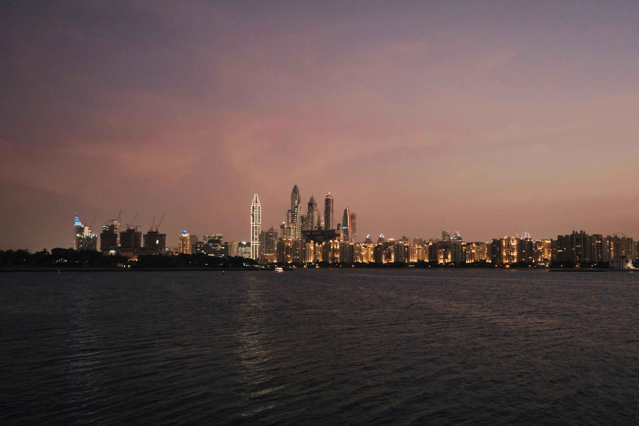 Ile kosztują opłaty notarialne i rejestracyjne w Dubaju