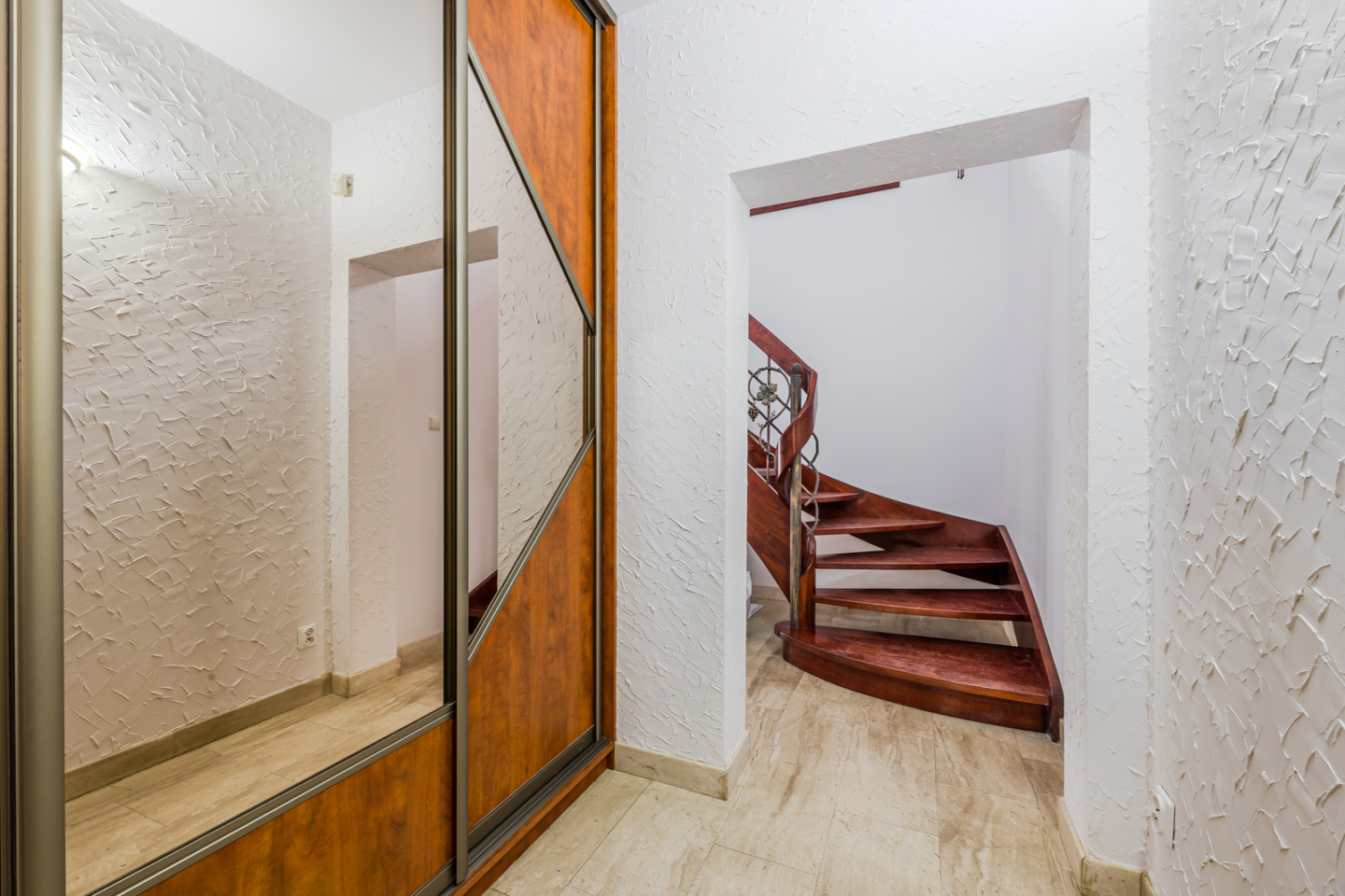 Dom – Mazowieckie – Ustanów – 458/7447/ODS