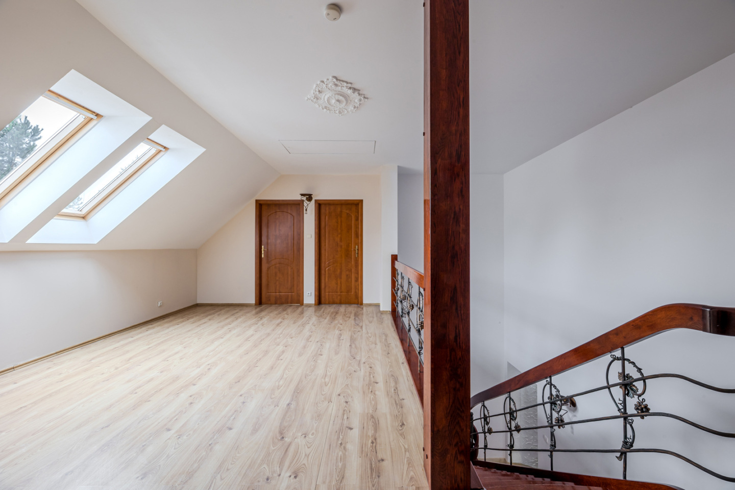 Dom – Mazowieckie – Ustanów – 458/7447/ODS