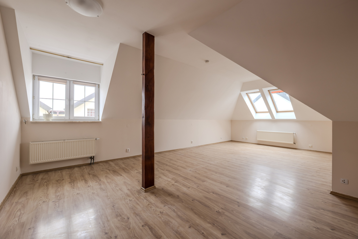 Dom – Mazowieckie – Ustanów – 458/7447/ODS