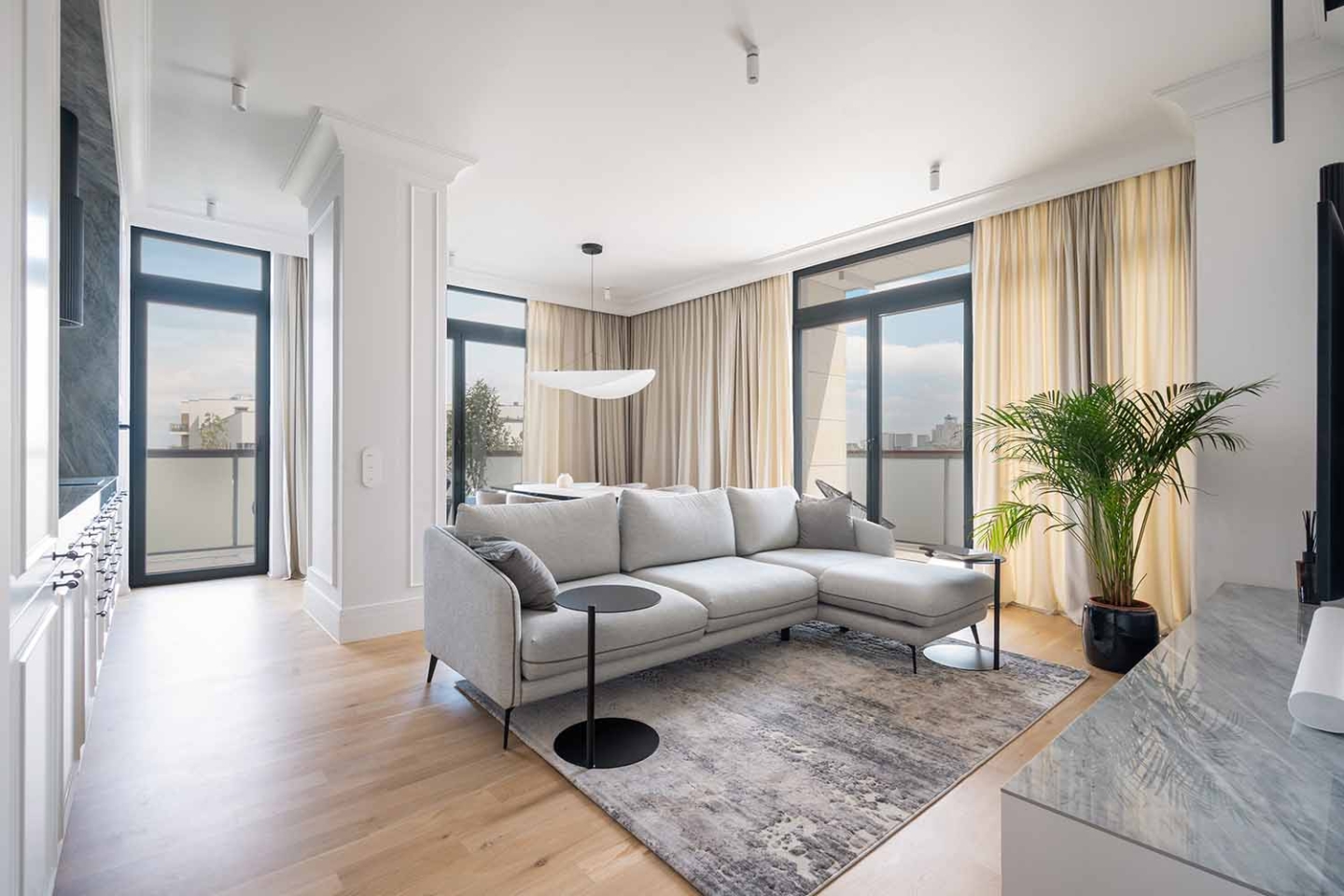 Sprzedaż apartamentu przy ul. Rydygiera na Żoliborzu. Gdy ambitna cena znajduje szybkie potwierdzenie.